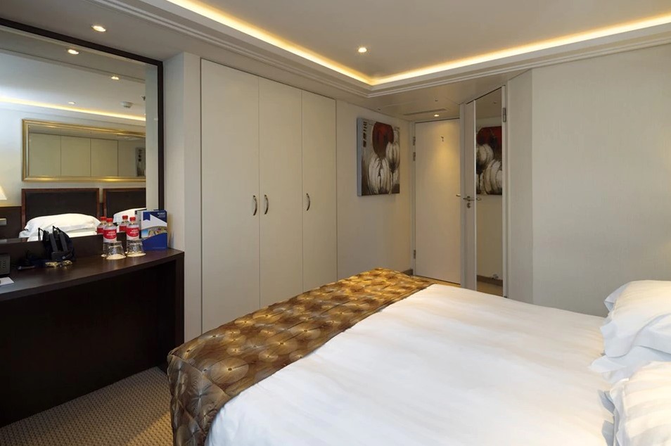 AmaWaterways River Cruises - AmaBella - CAT. D & E Stateroom 1.jpg
